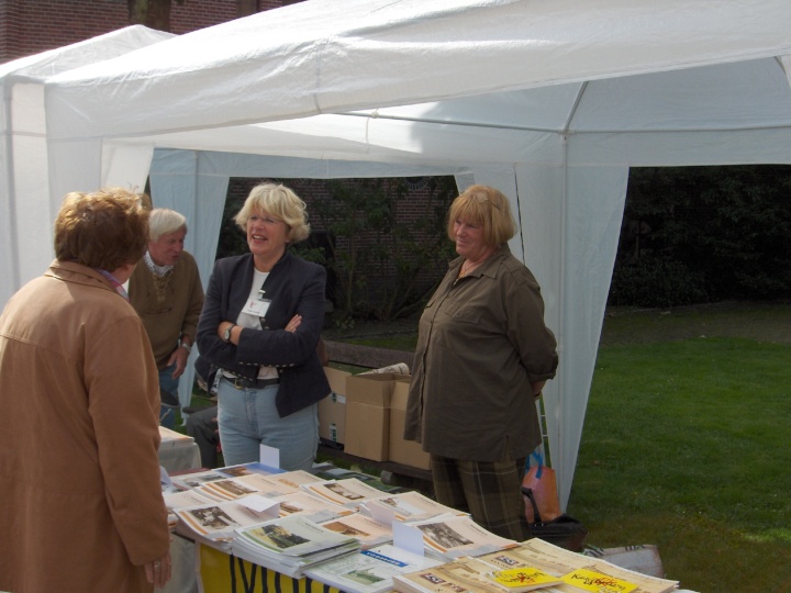 Nieke en Irene Hofwijckstraat 11 september 2004