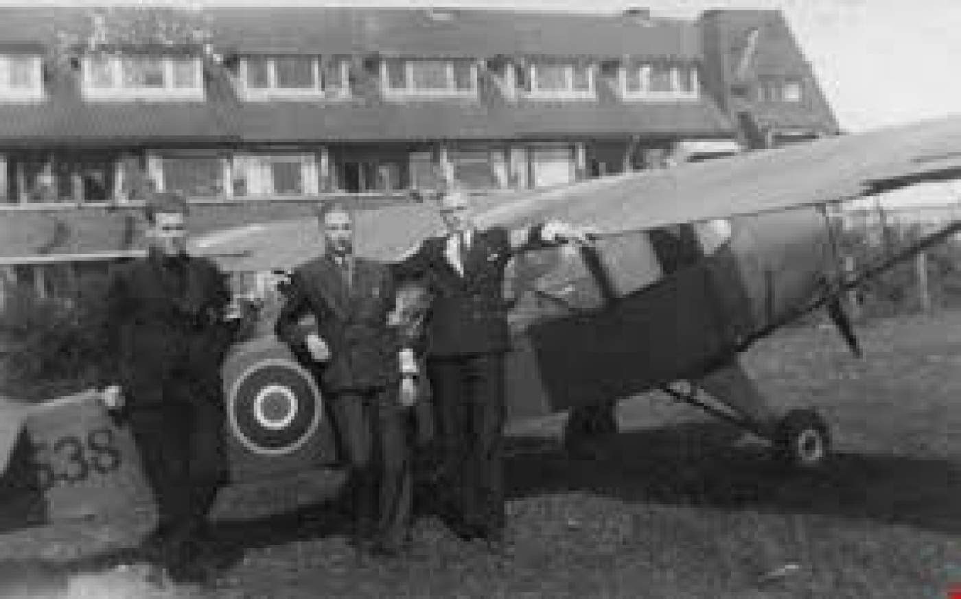 1946 mei Auster voorburg.jpg