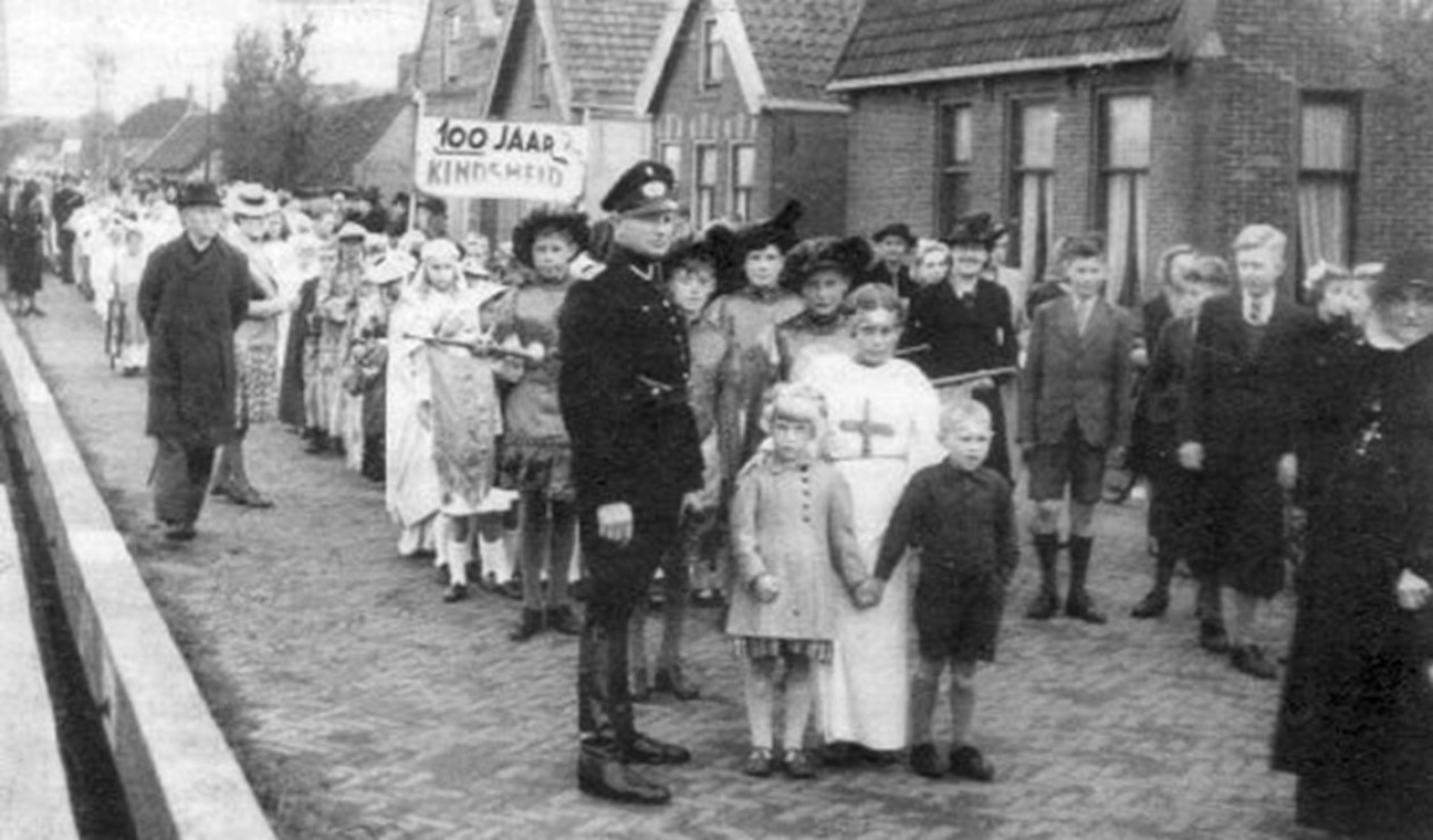 Bron: Quirinus van der Meer, Twee Haagse mensen in Stompwijk, in: Erfgoed Leidschendam, 1998 Bron: Quirinus van der Meer, Twee Haagse mensen in Stompwijk, in: Erfgoed Leidschendam, 1998
