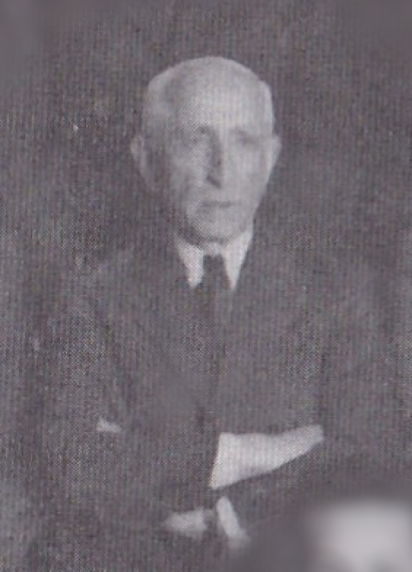 Dr. J. van Hessen, vader van Frits van Hessen;
uitsnede uit schoolfoto 1941-1942,
Uit: Wally de Lang, Slotakkoord der Kinderjaren, 2003. Dr. J. van Hessen, vader van Frits van Hessen;
uitsnede uit schoolfoto 1941-1942,
Uit: Wally de Lang, Slotakkoord der Kinderjaren, 2003.