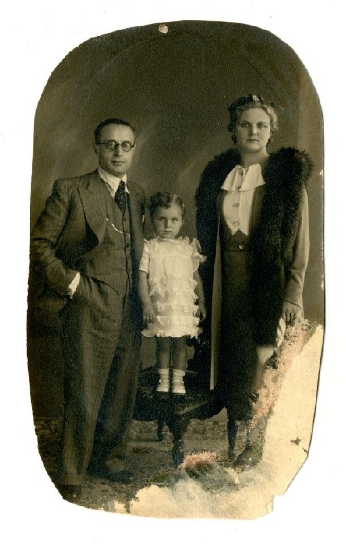 Avram Zise Cohn met vrouw en dochter vóór de oorlog
Bron: beeldbank.kazernedossin.eu